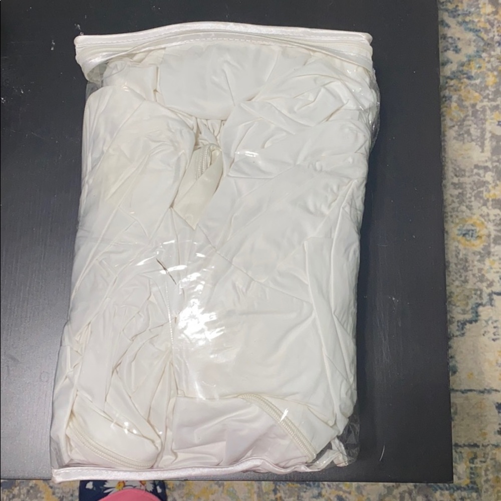 Queen size waterproof mattress cover